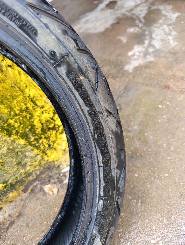 Pneus mota Bridgestone