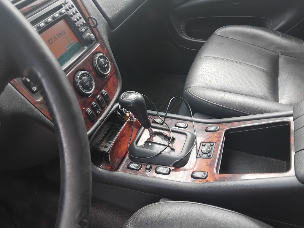 Продаєця Мерседес ML 270