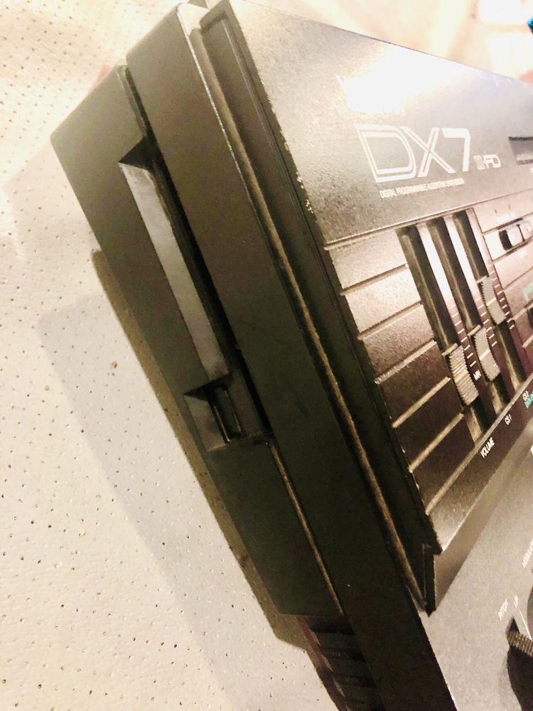 Yamaha DX7II FD - sintetizador FM anos 80