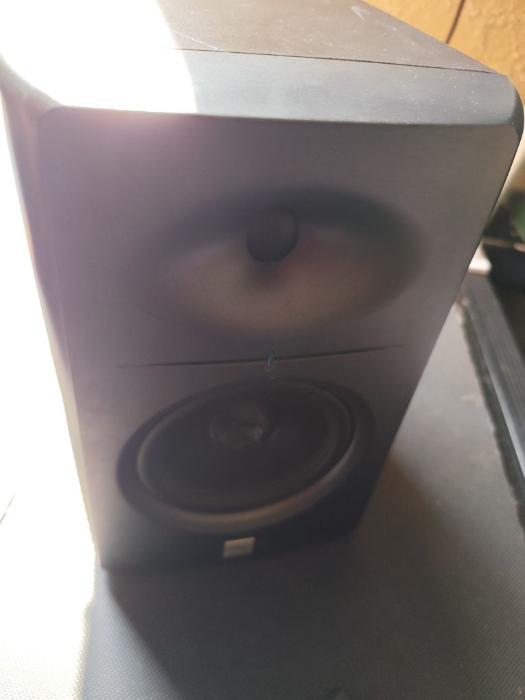 Monitor de estudio JBL coluna amplificada
