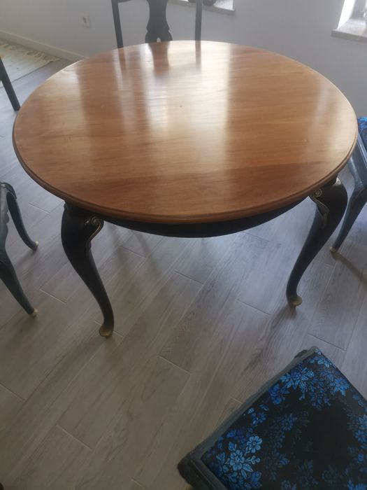 Mesa e 4 cadeiras restauradas