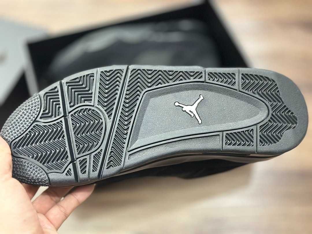 Jordan 4 rétro Black Cat.46
