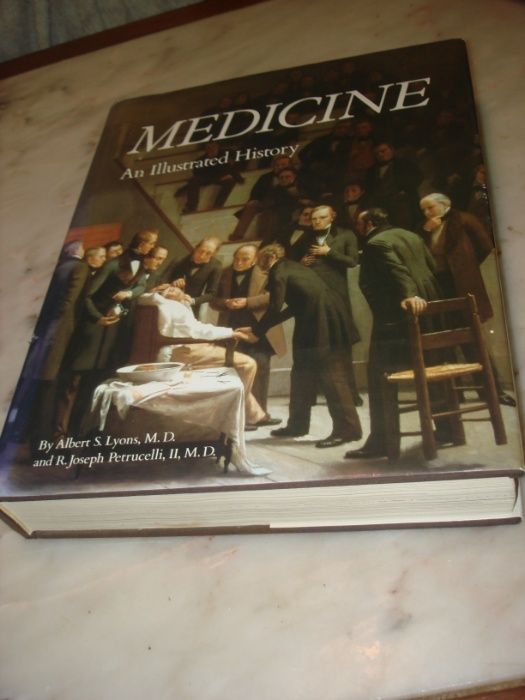 Vendo grande Livro de "Medicine"