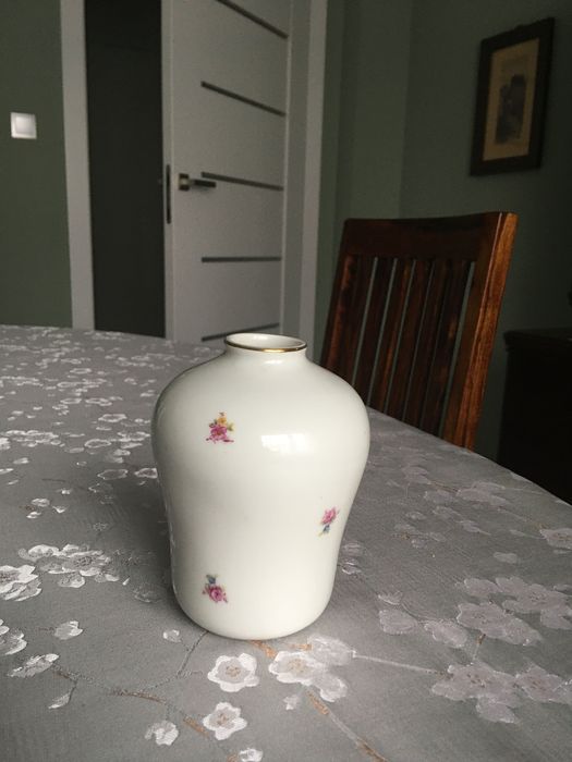 Sygnowany porcelanowy wazonik z lat 60-tych