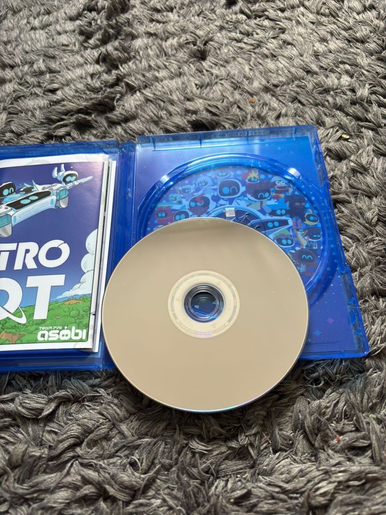 Astro Bot PS5 z plakatem