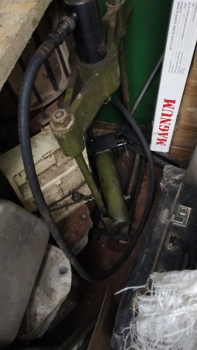 Пресс для ремонта авто-двигателей