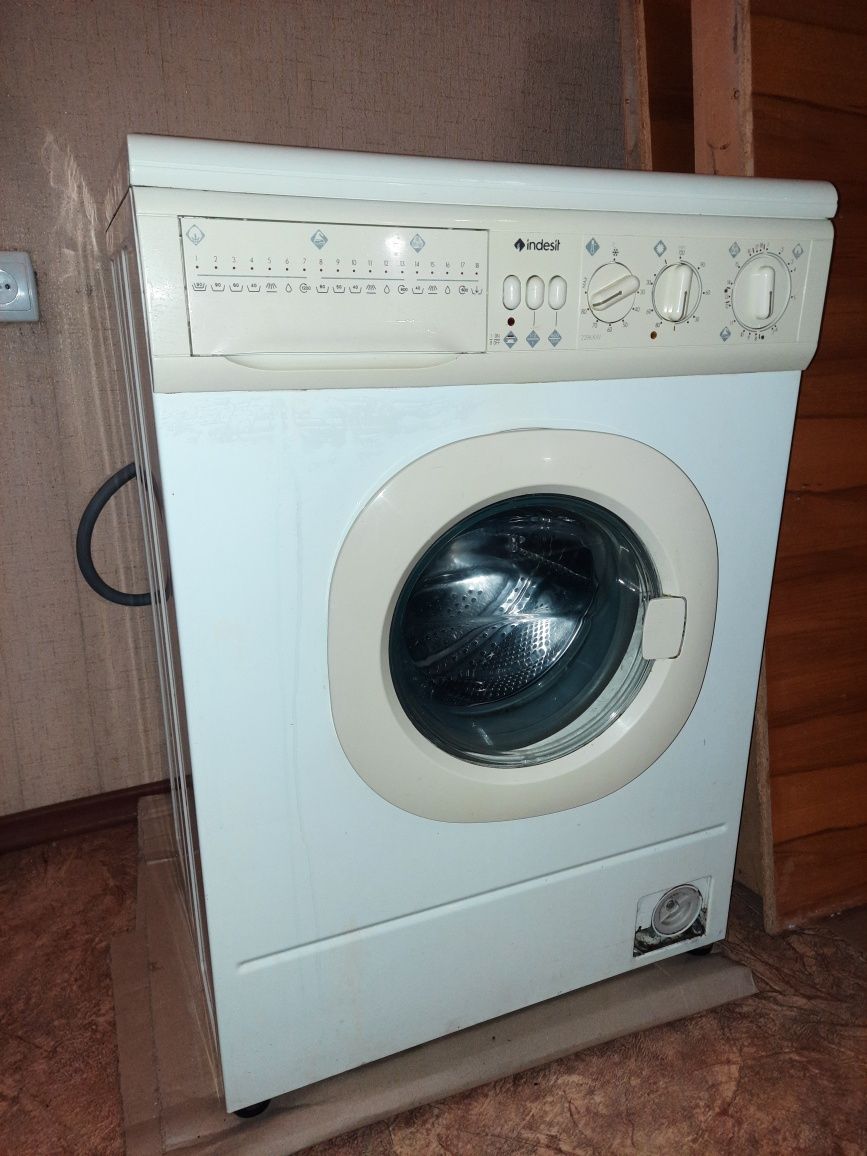 Пральна-сушильна машина indesit wdn 2296 xwu