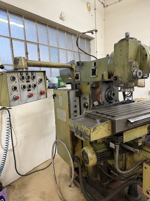 Frezarka uniwersalna FWH 40 J