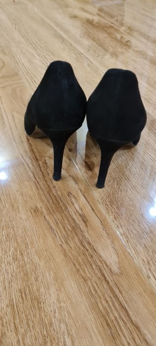 Класичні брендові туфлі