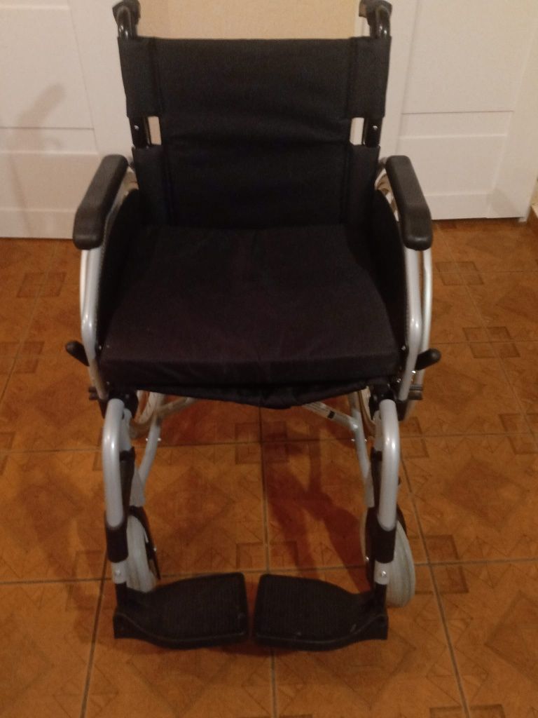 Lekki wózek inwalidzki