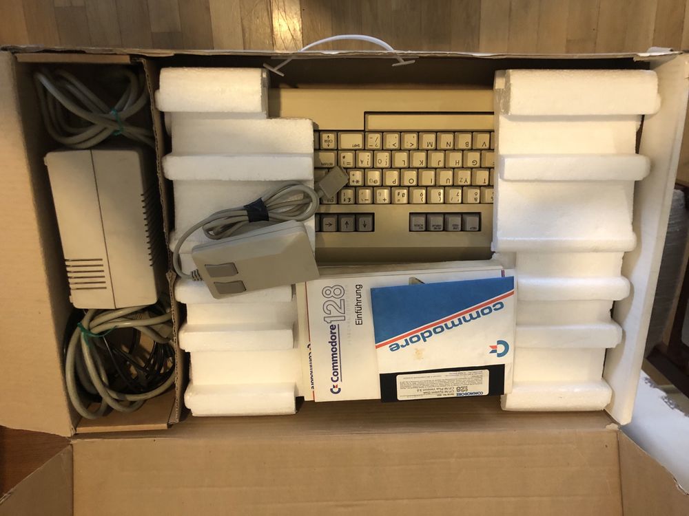 Commodore 128 plus stacja 1541 II plus dyskietki plus mysz