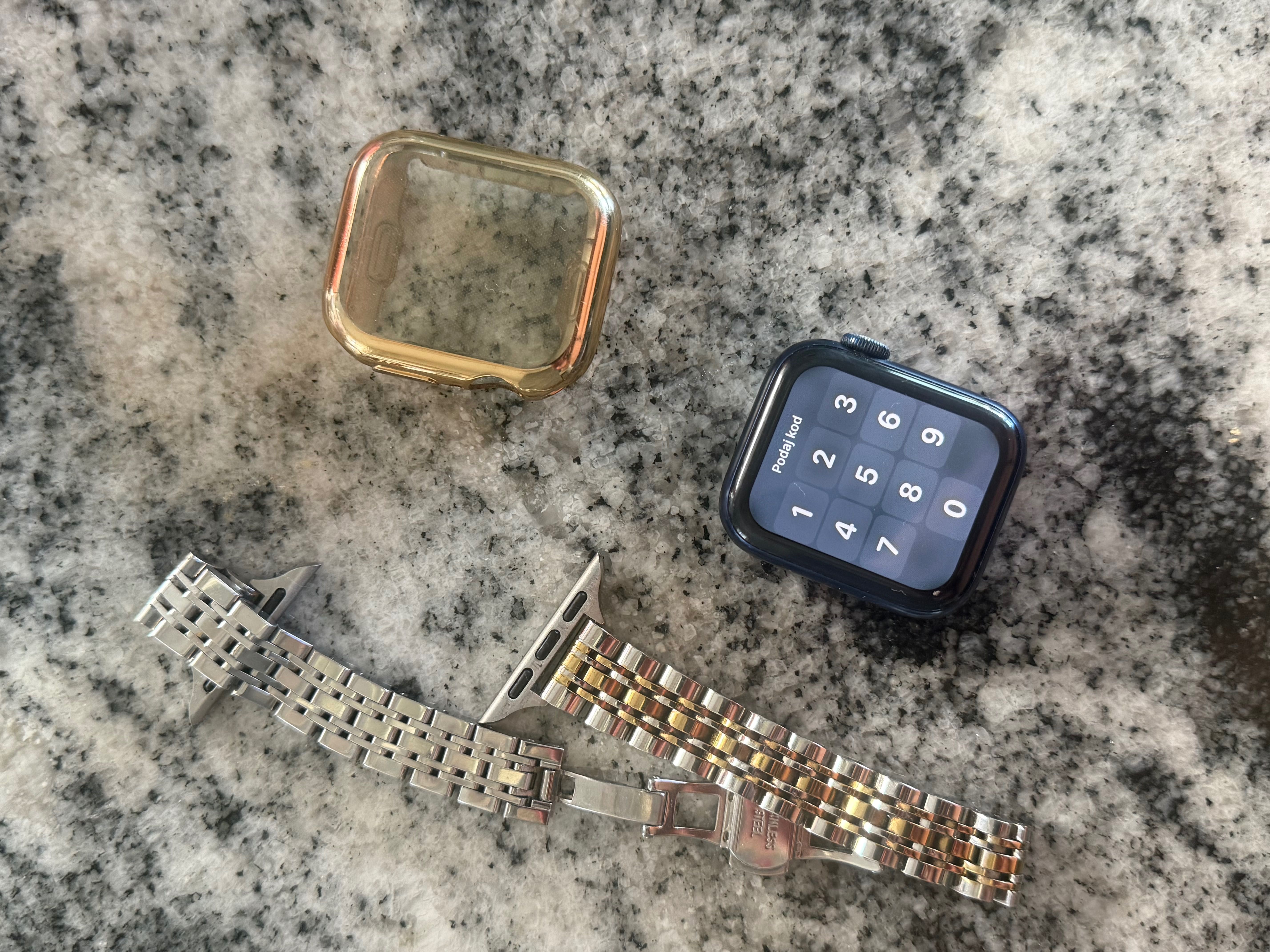 Apple Watch Series 6 (GPS + Cellular)
