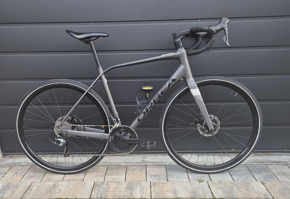 Rower szosowy Orbea Avant H40 szosa sztywne osie tarcze