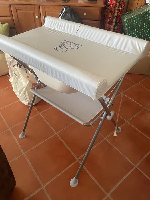 Fraldário com banheira