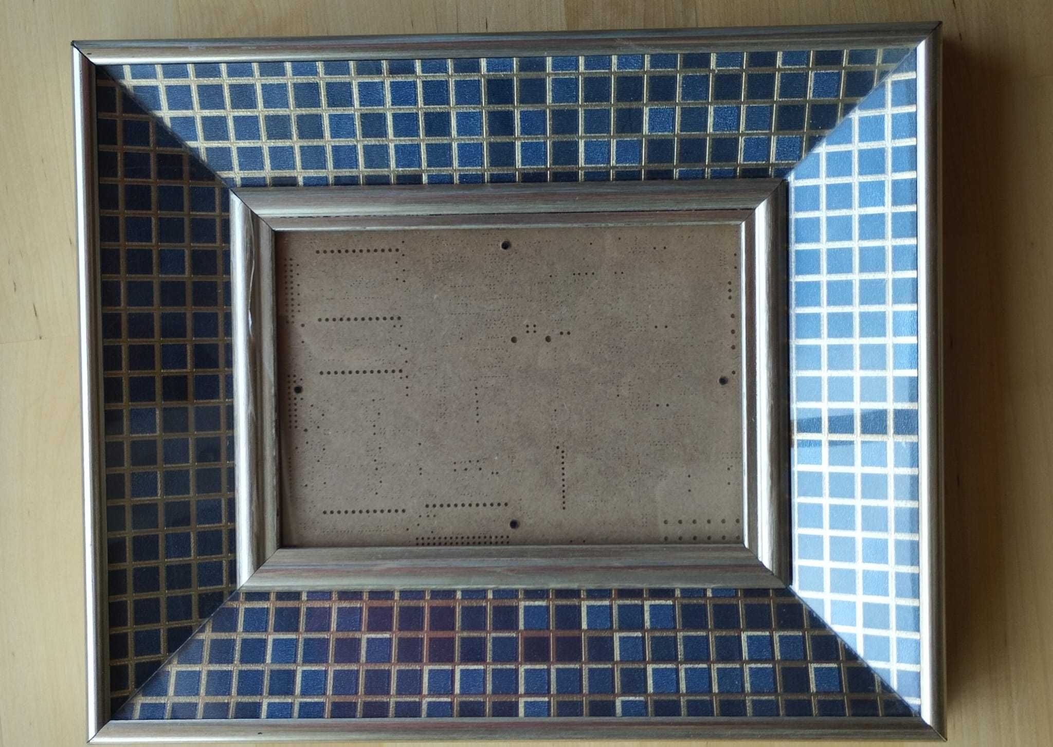 Moldura para fotos. Dourada e azul brilhante