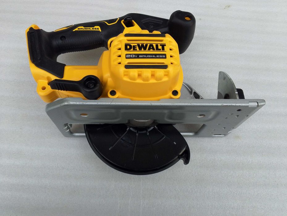 Акумуляторна дискова пила DeWALT 20v DCS566