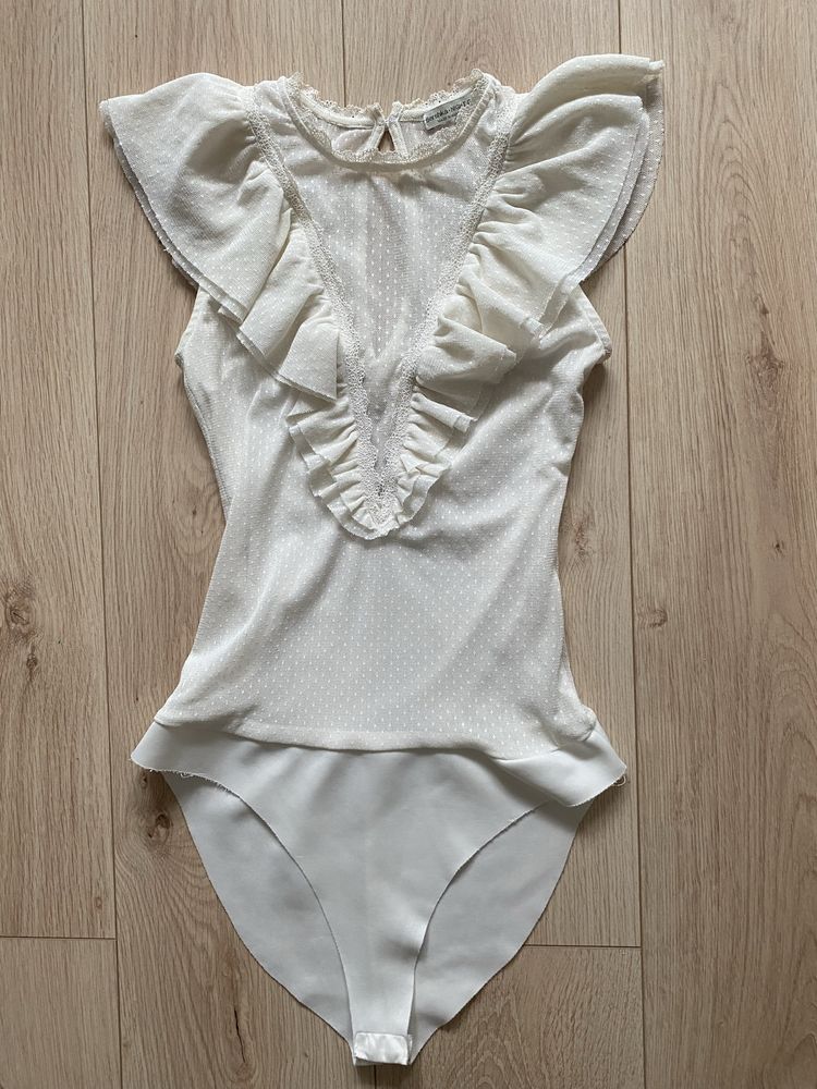 Kremowe koronkowe body S Bershka