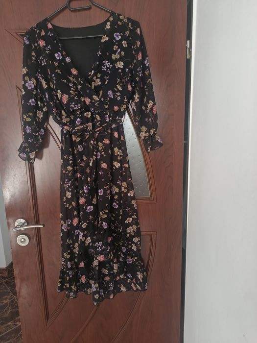 Sukienka w kwiatki letnia