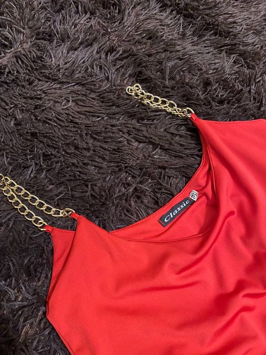 Жіноча облягаюча міні - сукня на ланцюжках