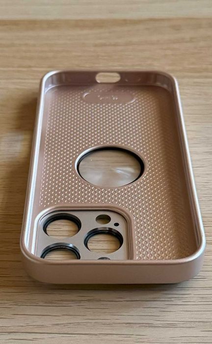 Etui iPhone 16 Pro MagSafe z osłoną aparatu / pustynne złoto