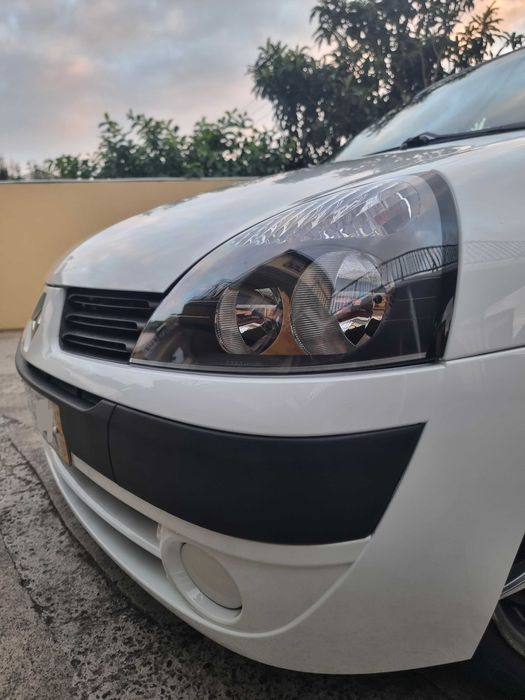 Renault Clio 1.5 dCi (impecável com poucos km)