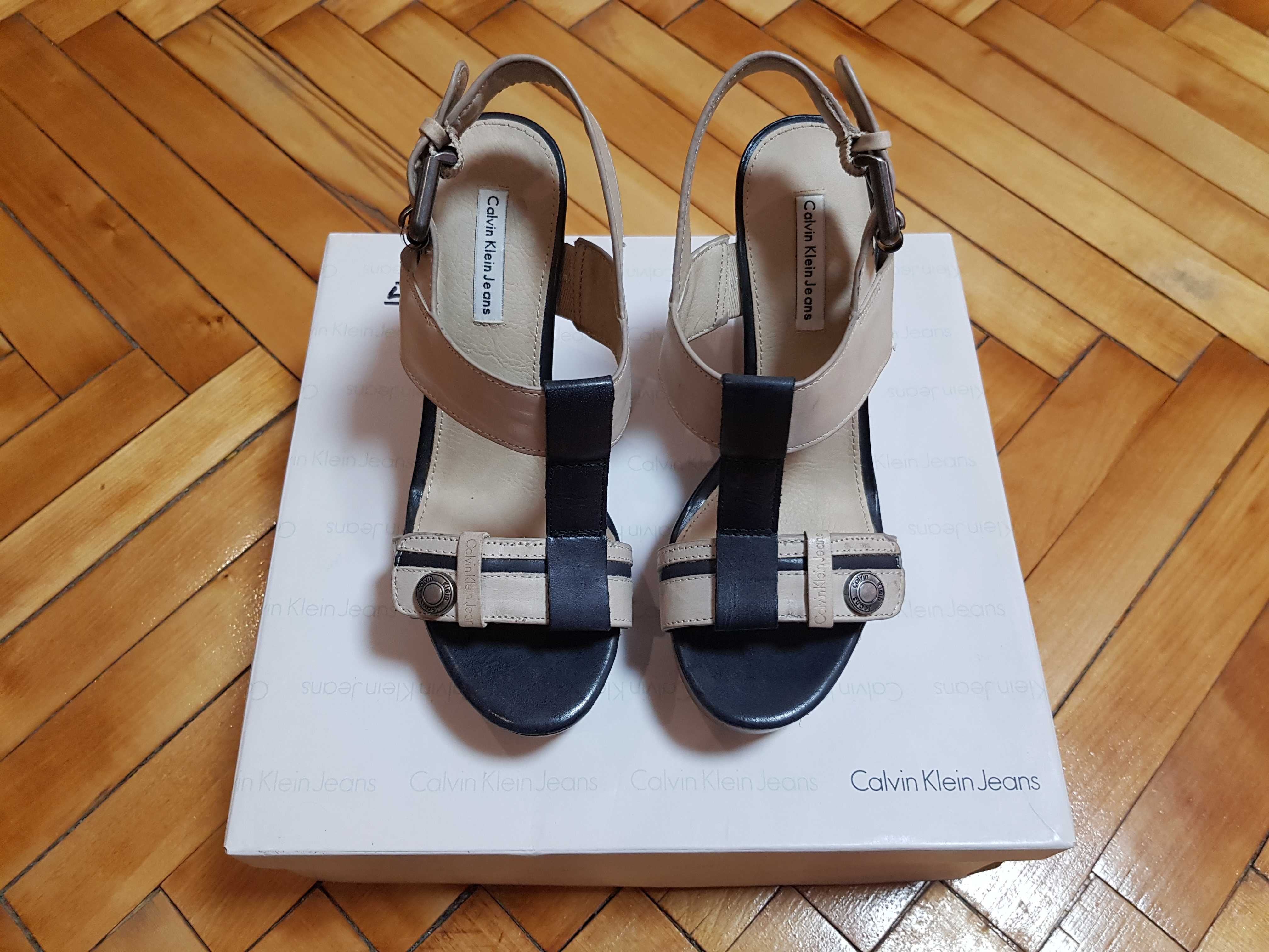 Жіноче взуття на танкетці Calvin Klein Jeans (35/22.6 см)