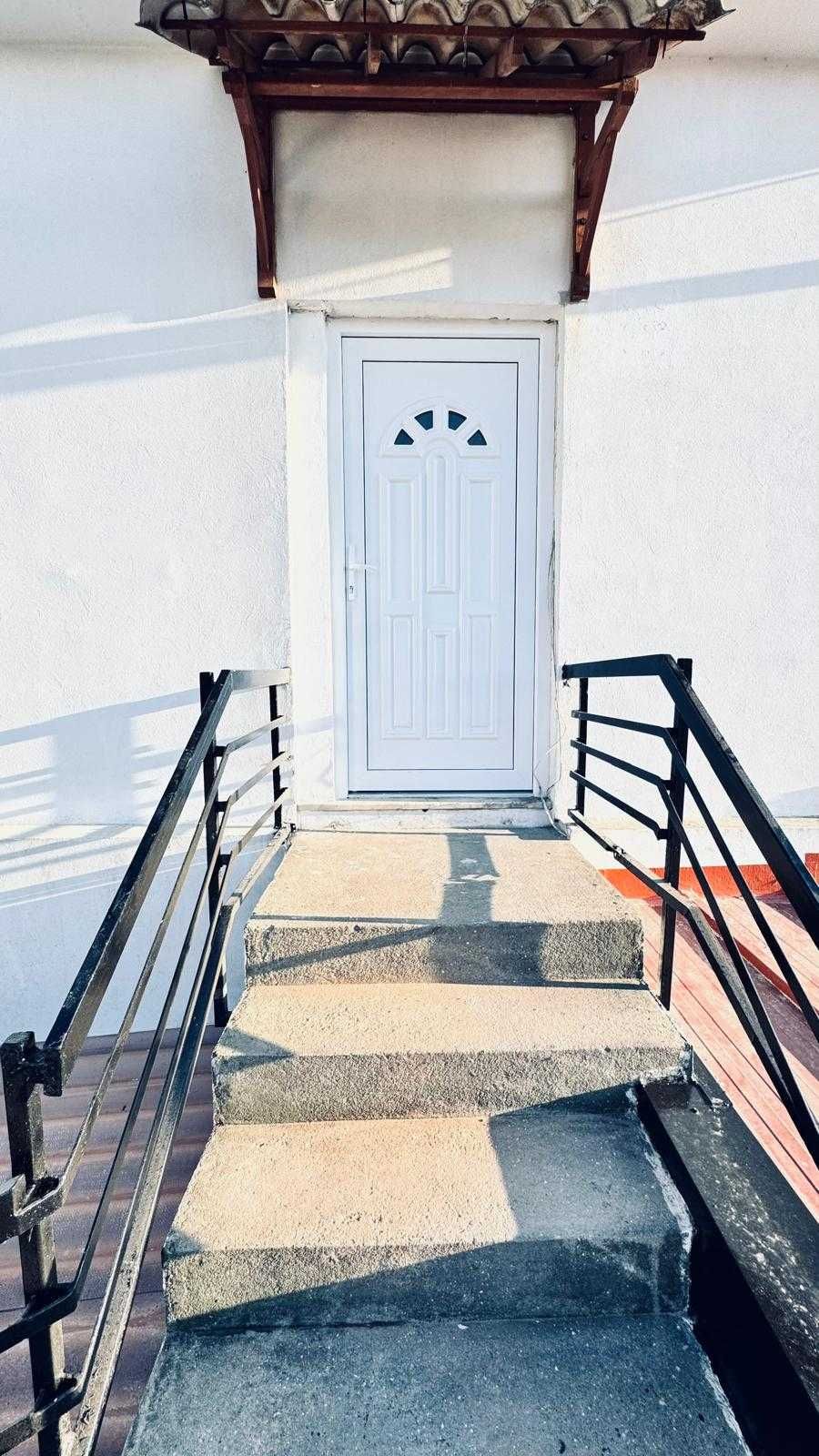 CASA ARRENDA-SE - São Félix da Marinha