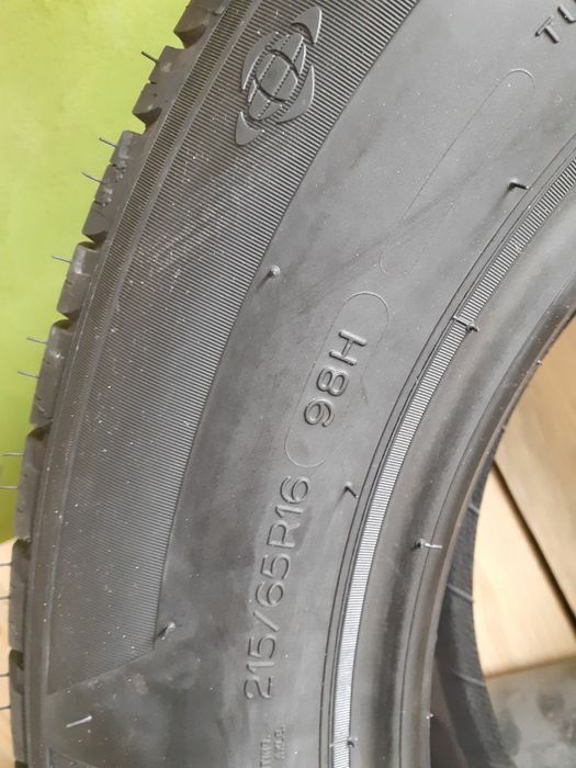 Продам новую резину Michelin 215/65R16 . 4000гр.