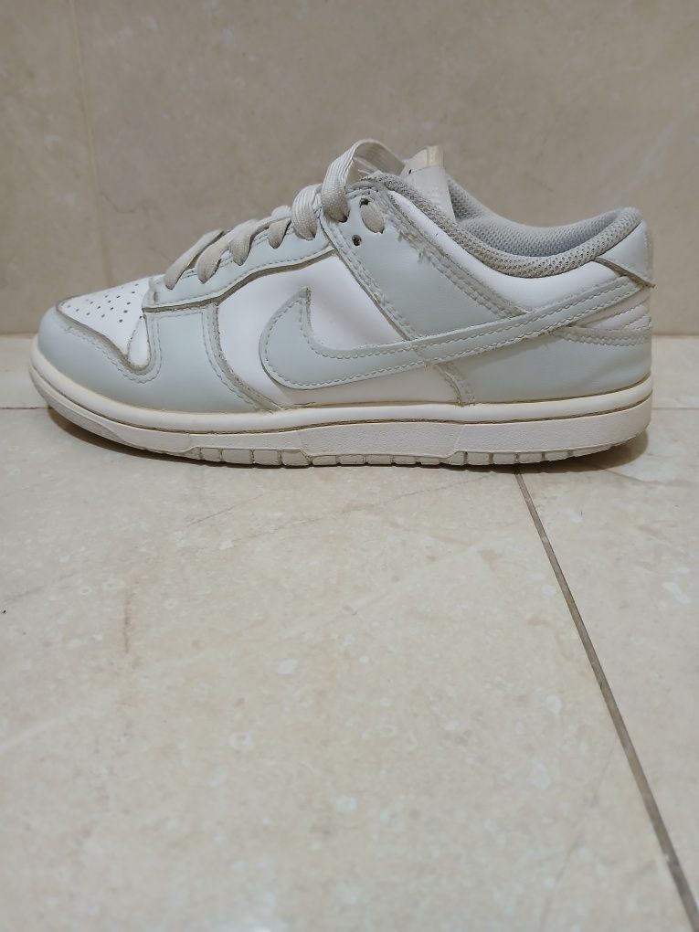 Nike dunk low cinzento.