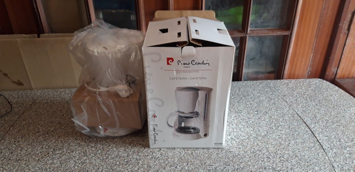 Cafeteira Eléctrica Nova Pierre Cardin