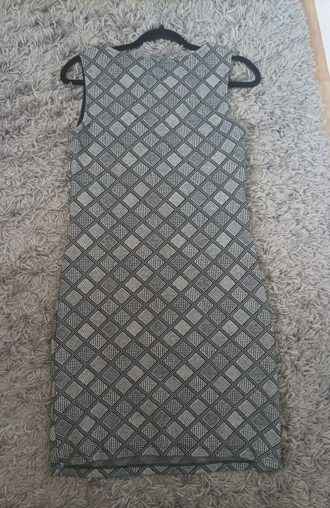 Mini sukienka w rozmiarze M