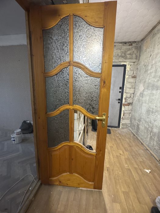Продам міжкімнатні дерев’яні двері б/у (без коробки)