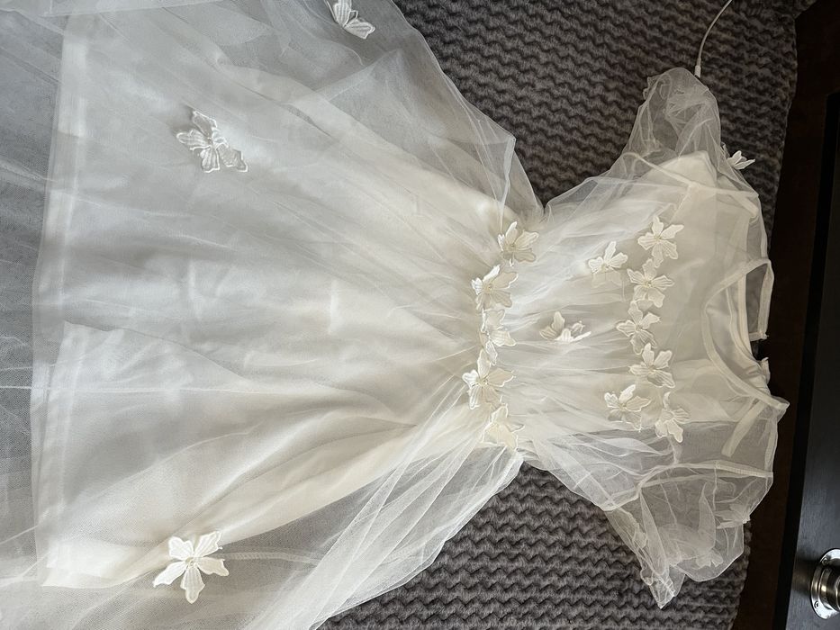 Плаття, миди.