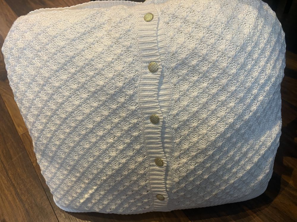 Miękka poduszka dla dziecka sweterek