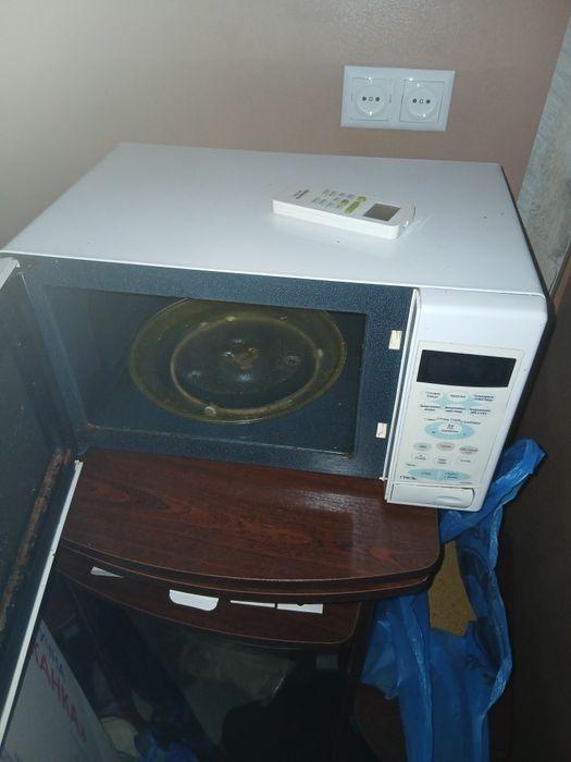 Продам мікрохвильову піч