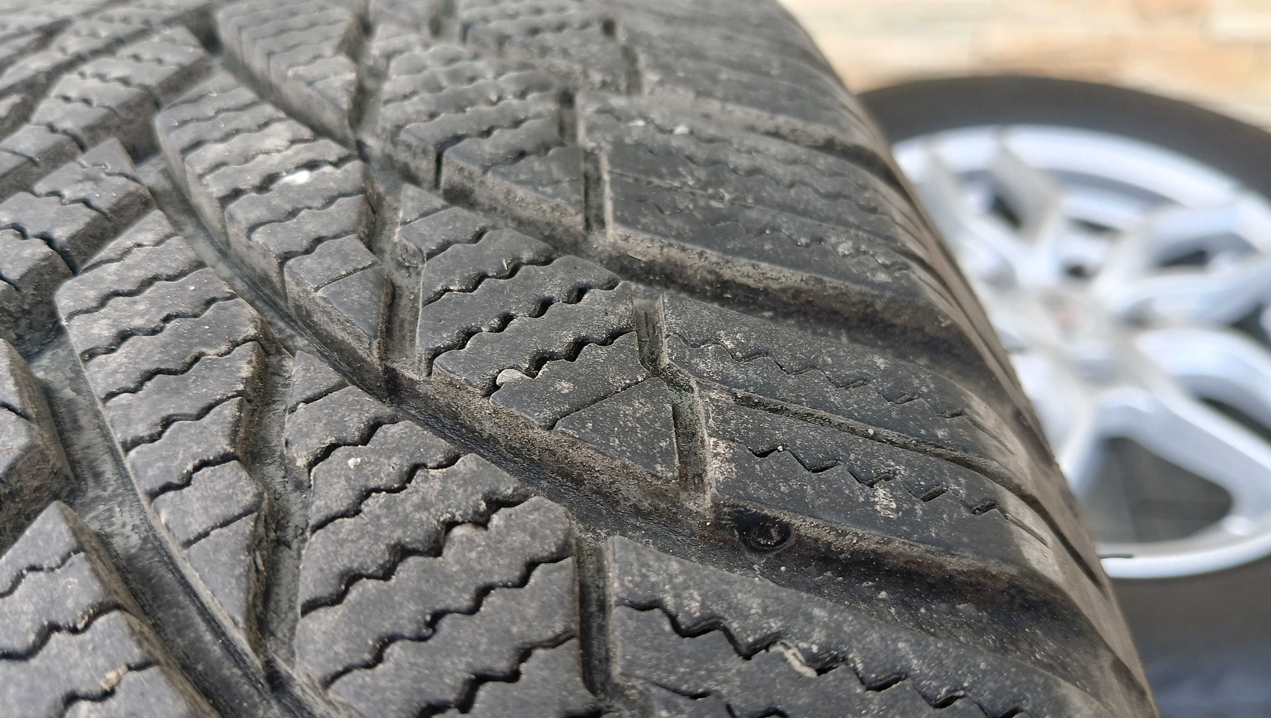 215/70R16  firestone  , zimowe  jak nowe  , 7-8mm ,  2023 r