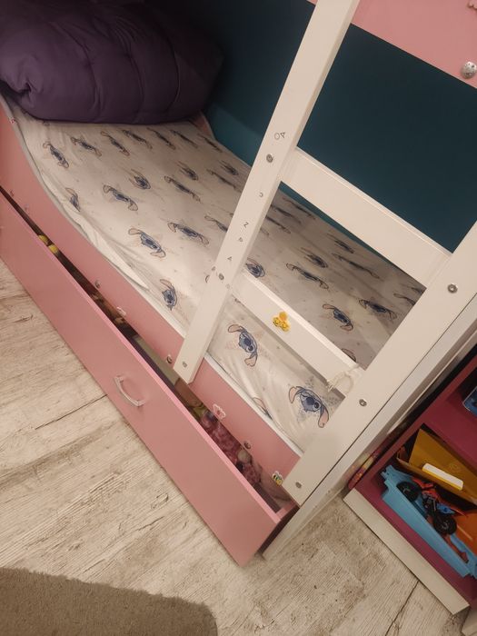 Łóżko piętrowe dla dzieci domek