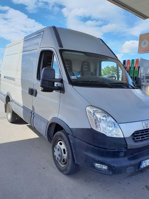 Usługi transportowe. Przeprowadzki. Wynajem busa z kierowcą.