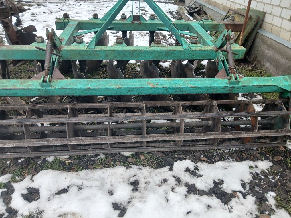 Продам дискову борону (діски)ширина захвату 2,4 метра навісні.