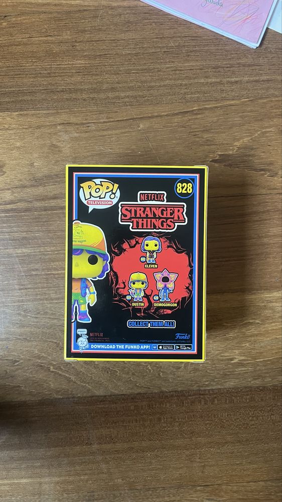 pop figure dustin stranger things edição limitada  828