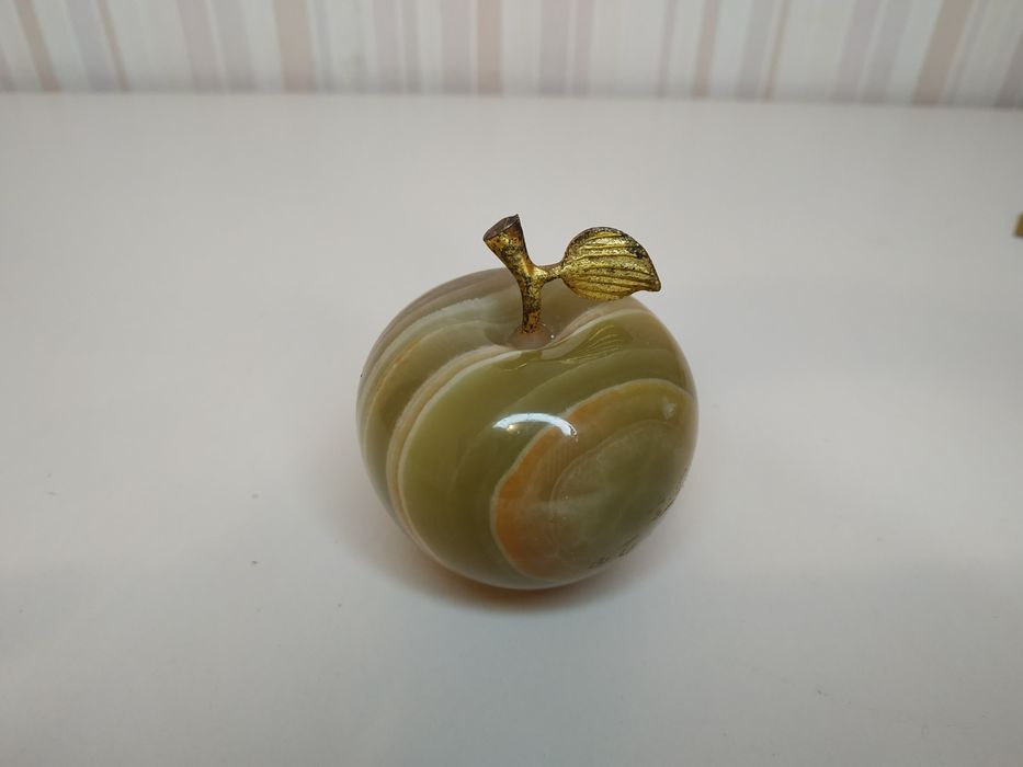 Яблоко из оникса