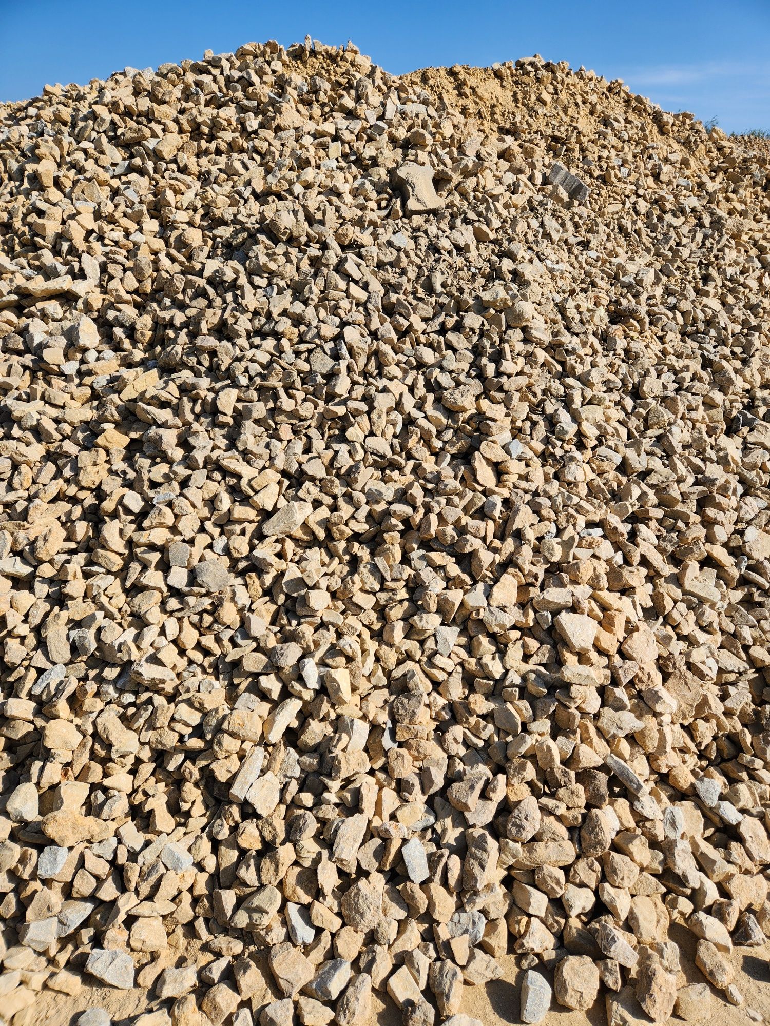 Piasek żwir kamień ozdobny dolomit ziemia cement