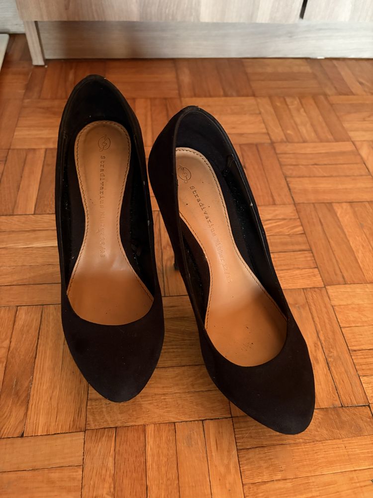 Szpilki czarne Stradivarius eleganckie klasyczne 36