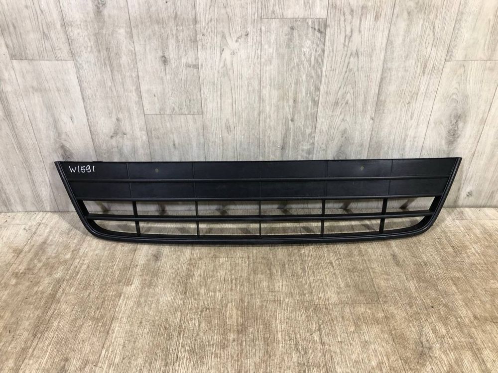 Бампер передний Решетка средняя VW Tiguan 1 ( 2011 - 2016 г. ) решітка
