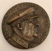 Medalha em Bronze de Cabral Antunes para Comandante Pinho e Freitas
