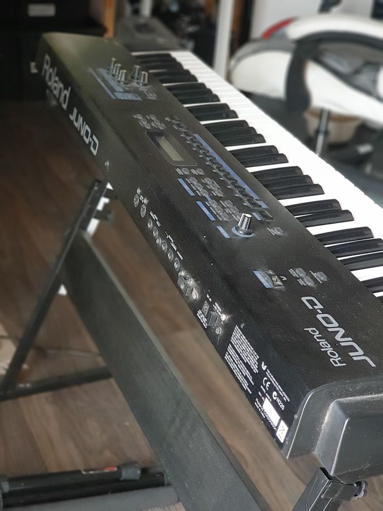 Roland Juno d - syntezator
