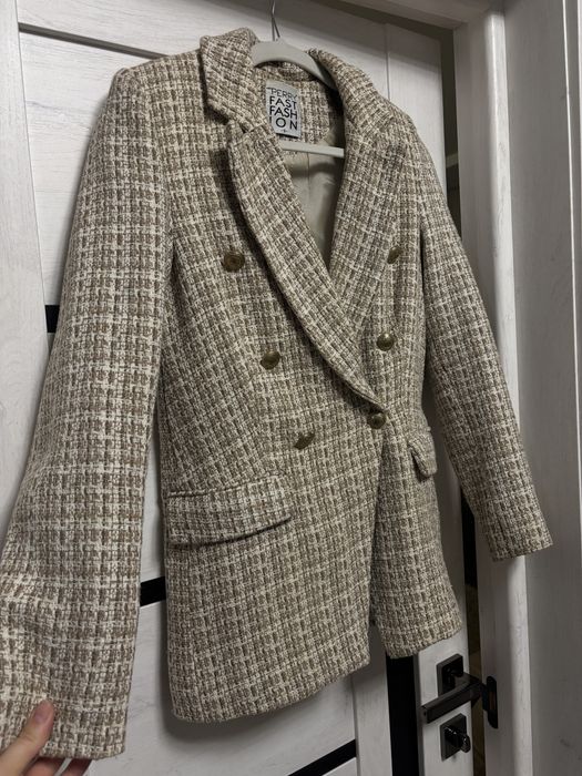 Піджак молочний