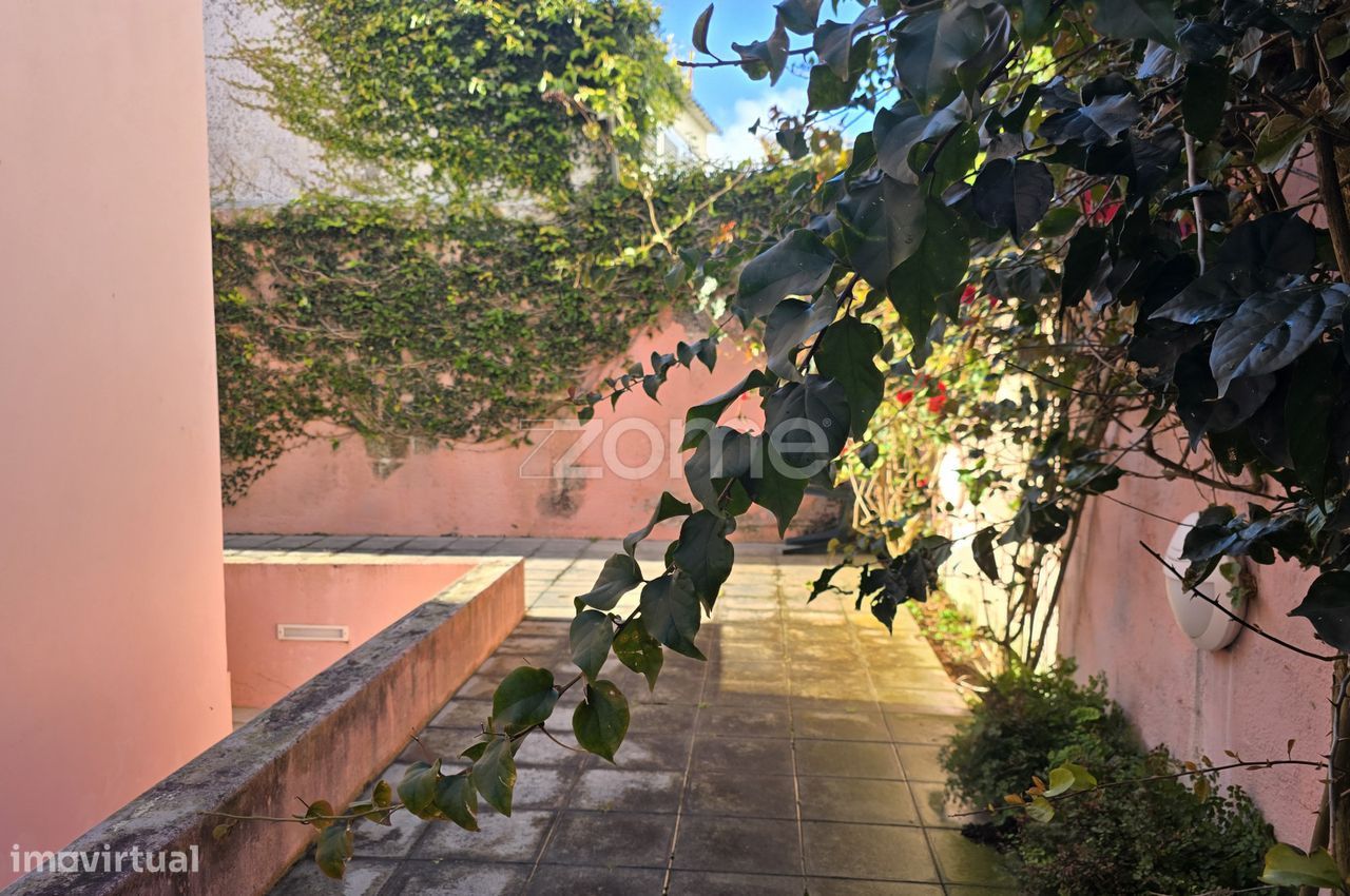Moradia T8 - Bairro da Vitória