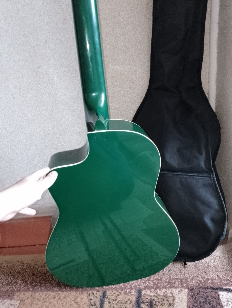 Гітара Bandey зелена.
