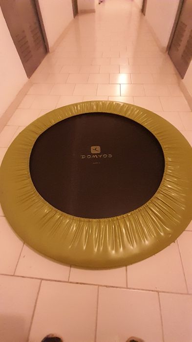 Trampolim de cardio sem os pés